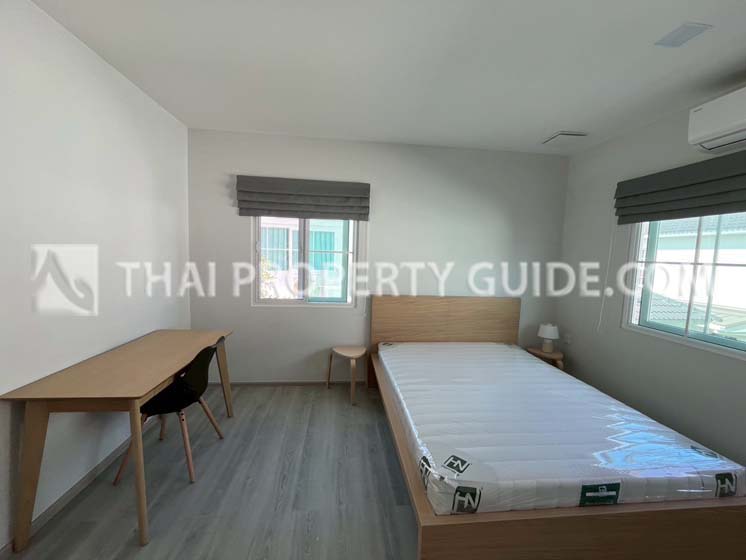 House with Shared Pool in Bangnatrad 